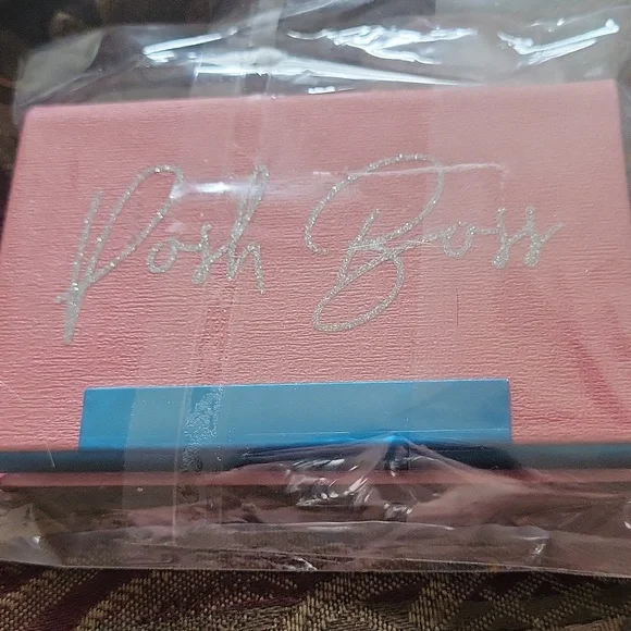Posh Boss Pink Card Holder inside velvet gorgeous 😍 💖 light pink silver script - Picture 2 of 4